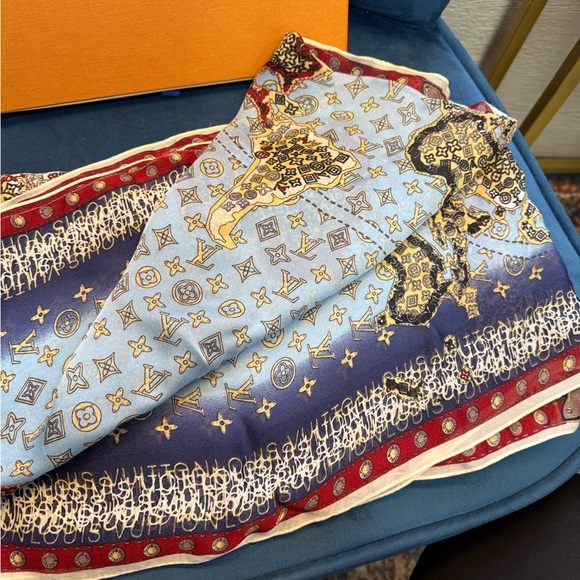 Louis Vuitton Monogram Graffiti World Map Silk Scarf 25” x 66” Box - Picture 2 of 7